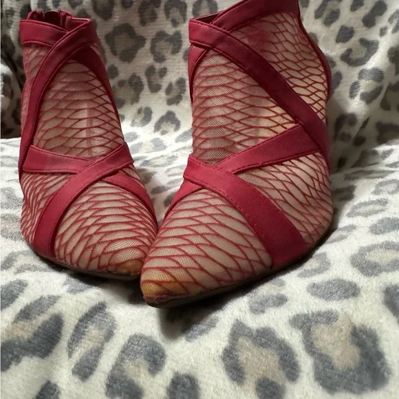 Lottini Red Mesh Pointed-Toe Heels with Crossover Straps - Picture 2 of 7